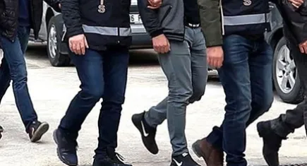 İzmir haber: FETÖ mensuplarıyla şifreli konuşan 8 şüpheli gözaltında