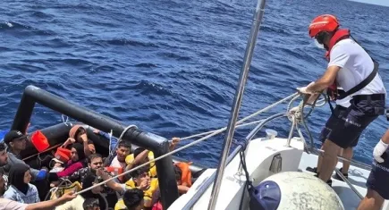 Kuşadası'nda 26 düzensiz göçmen kurtarıldı