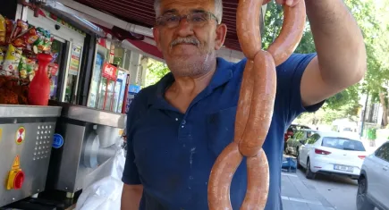 Kurban etleri sucuk oluyor