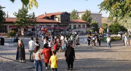 5 bin yıllık tarihin izleri: Yaz sezonunda turist akınına uğruyor