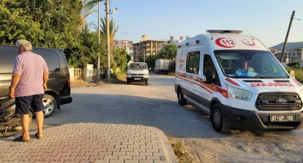 Antalya’da kaza: Minibüs ile motosiklet çarpıştı