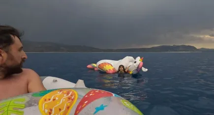 Salda Gölü’nde sürüklenen küçük kızı kurtarmıştı... Gözyaşlarına boğuldu