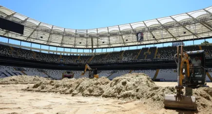 Tüpraş Stadyumu’nda saha zemini yenileniyor