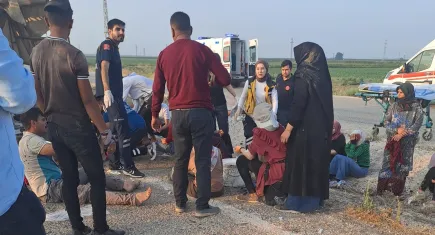 Hatay'da kaza: Tarım işçilerini taşıyan kamyonet devrildi