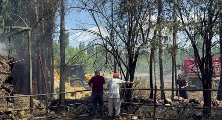 Burdur’un Bucak ilçesinde bine yakın saman balyası yandı 