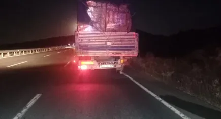 Uşak'ta ölümlü kaza: Tır ile çarpışan motosiklet sürücüsü hayata veda etti