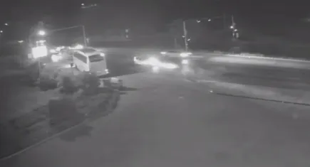 Antalya'da görülmemiş kaza: Çarpışıp yollarına devam ettiler