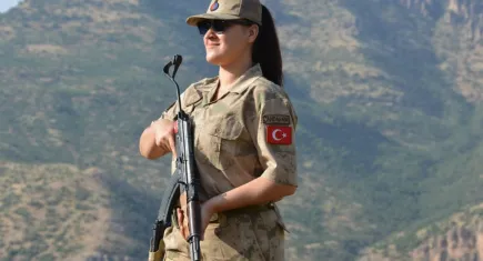 Halkın huzuru için yıllardır eli tetikte nöbet tutuyor