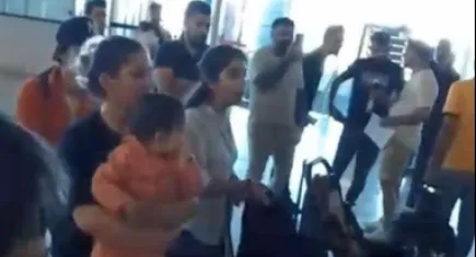 Hava yolu firması seferini iptal etti... Yolcuların isyanı gecikmedi