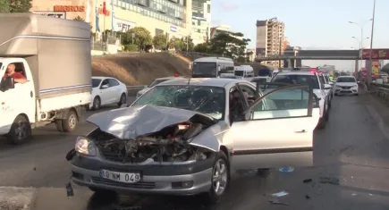 İstanbul'da kaza: Sürücü olay yerinden kaçtı
