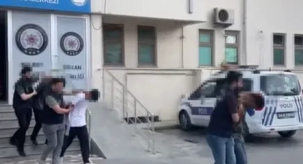Sultangazi'de bebeği cami önüne bırakan şahıslar yakalandı