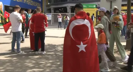Türk taraftarlardan millilere yoğun destek