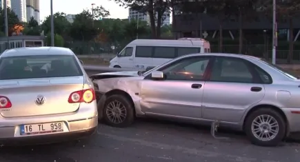 Direksiyon başında uyurken kaza yaptı: Yaralılar var