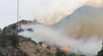 Hakkari'de yangın: Yerleşim yerleri tehdit altında