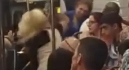 Otobüs'te saç saça baş başa kavga: Kadın yolcular birbirine girdi