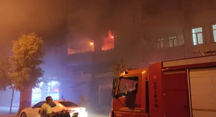 Şanlıurfa'da yangın paniği: Dama sığındılar