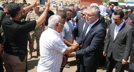 Bakan Işıkhan’dan Diyarbakır’daki yangın felaketinde ölenlerin yakınlarına taziye ziyareti