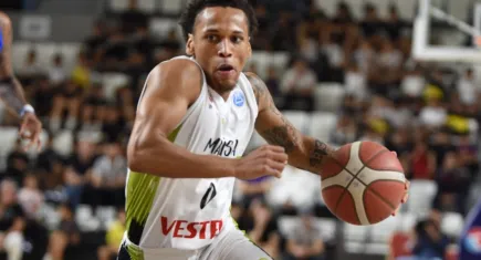 Pınar Karşıyaka, Daron Russel'ı transfer etmek istiyor