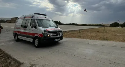 Solunum sorunu yaşayan 1 kilogramlık ikiz bebekler Van'a sevk edildi