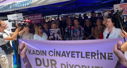 İzmirli kadınlardan kadın cinayetlerine karşı tepki