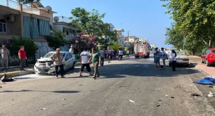 Antalya’da takla atan otomobil park halindeki araçlara çarptı