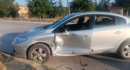 Kütahya’da kaza! İki otomobil çarpıştı: 6 yaralı