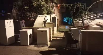 Nakliye ücreti artınca kadının eşyaları sokakta kaldı