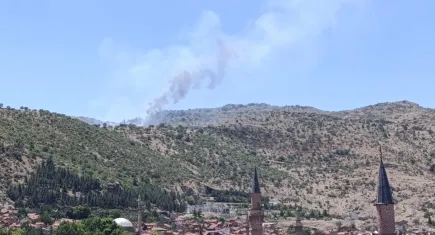 Afyonkarahisar’da yangın: Hıdırlık Tepesi’nden dumanlar yükseldi