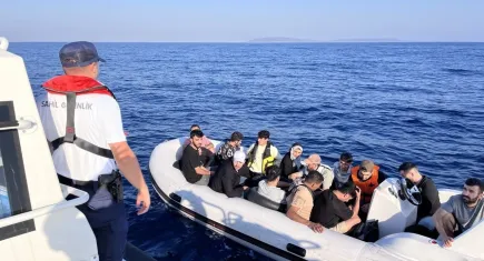 Aydın Didim'de Sahil Güvenlik operasyonu: 15 düzensiz göçmen kurtarıldı