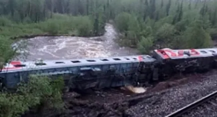 Rusya'da yolcu treni raydan çıktı