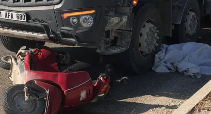 Beton mikseri ile motosiklet çarpıştı: 2 ölü