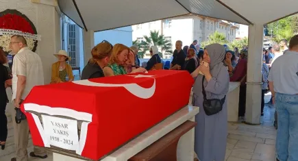 Eski Bakan Yaşar Yakış memleketinde son yolculuğuna uğurlandı
