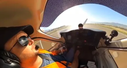 Havada duran uçağı soğukkanlılıkla piste indirdi