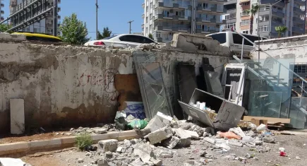 Mersin’de kaza: Yol kenarında yürüyen kız neye uğradığını şaşırdı