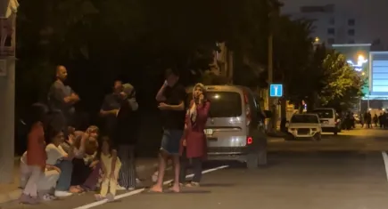 Mersin’de korkutan deprem: Vatandaş sokağa indi