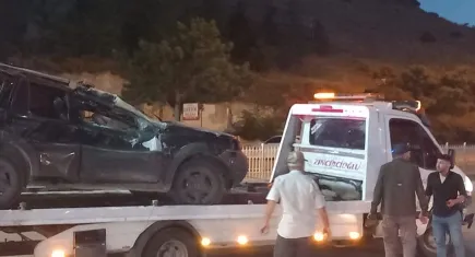 Afyonkarahisar'daki zincirleme kazada az kalsın canlarından oluyorlardı