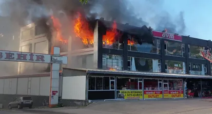 Amasya'da bir AVM'de yangın