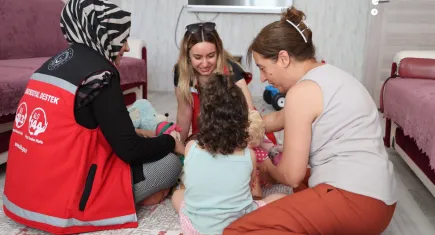 Koruyucu aile modeli ile evlat hasretlerini dindirdiler