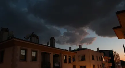 Kuşadası yangınının kara bulutları Muğla’ya ulaştı