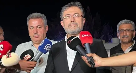 Bakan Yumaklı: İzmir Menderes'teki çıkan yangın hobi bahçesinden çıktı