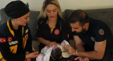 Yalova'da doğum ambulansta gerçekleşti