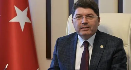 Bakan Tunç'tan Türk Bayrağına yönelik saldırı açıklaması!