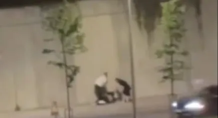 İstanbul’da korku dolu anlar: Kaldırımda oturan kadını saçından tutarak sürüklemeye çalıştılar