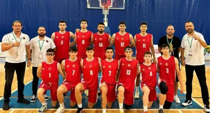 İzmir Çiğli Doğa Koleji yarı finalde