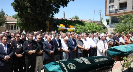 İzmir Valisi Elban, patlamada hayatını kaybedenlerin cenazesine katıldı