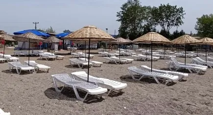 Plaj ve havuzlarda şezlong kullanırken dikkat: Enfeksiyon kapmayın