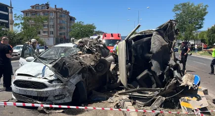 Bolu'da feci kaza: 4 araç çarpıştı, 2 kişi hayatını kaybetti