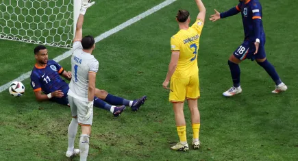 Hollanda,  çeyrek finalde