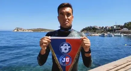 Jandarma Üsteğmen Öztürk, Karaburun'dan Foça'ya yüzerek geçti