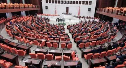 Yeni bakanlar TBMM'de: Memişoğlu ve Kurum göreve başladı